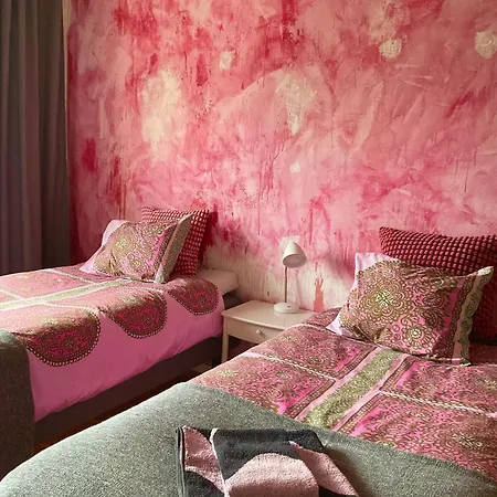 Sares - Ydinkeskustan Tilava Reissukoti