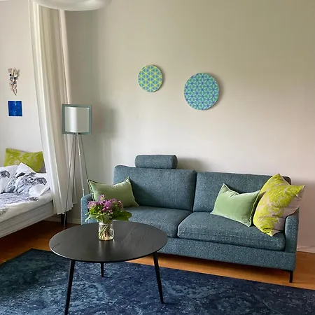 Apartment Sares - Ydinkeskustan Tilava Reissukoti *